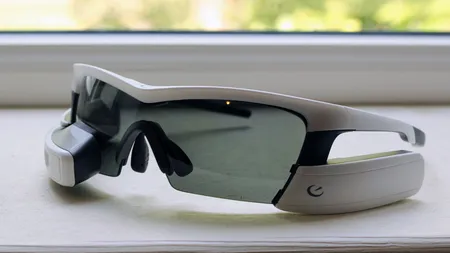 Ochelarii care te fac spion: Au GPS şi cameră încorporată VIDEO