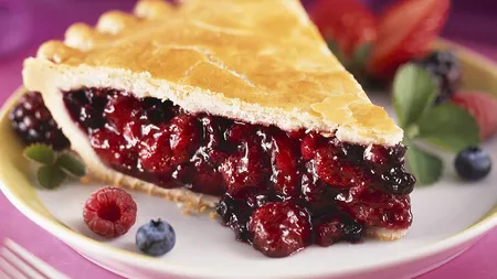 REŢETA ZILEI: Tartă cu fructe de pădure şi gem