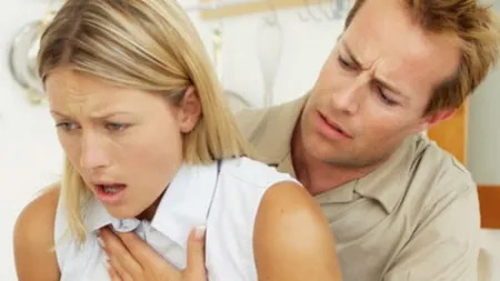 Te-ai înecat cu mâncare şi nu are cine să îţi dea o mână de ajutor? Iată ce trebuie să faci