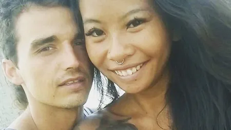 Povestea tinerei care s-a născut fără picioare. Tânăra câştigă 1.000 de dolari pe zi FOTO