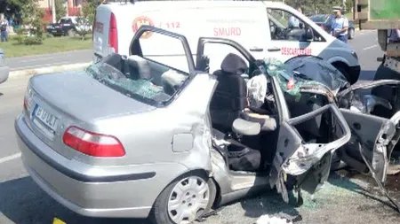 Accident la ieşirea din Bucureşti: Cinci persoane, încarcerate VIDEO