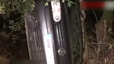 ACCIDENT provocat de un şofer beat: S-a izbit de stâlp şi a ajuns în şanţ VIDEO