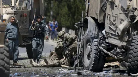 Trei militari români au fost răniţi în Afganistan în urma exploziei unei maşini-capcană
