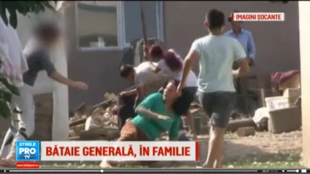 Bătaie generală într-o familie din Botoşani. Fraţii, mama şi surorile s-au bătut cu bâtele VIDEO