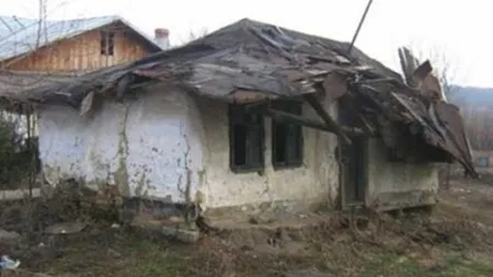 Pare o simplă casă bătrânească. Când au văzut ce a ieşit de sub dărâmături au rămas şocaţi
