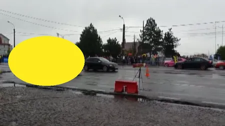 Aşa ceva sigur nu ai mai văzut niciodată în viaţa ta. Vezi cu ce maşină a apărut un bărbat la o liniuţă