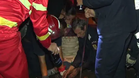 Operaţiune de salvare dramatică, la Piteşti. Un copil a rămas captiv într-un canal VIDEO