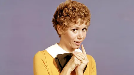 Judy Carne, prima soţie a lui Burt Reynolds, a murit de pneumonie