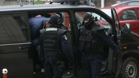 Un german şi patru români, trimişi în judecată de DIICOT pentru trafic cu migranţi sirieni