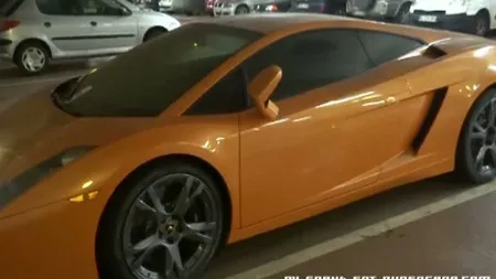 Bolizi de lux de un milion de euro abandonaţi într-o parcare. Descoperirea făcută de poliţie VIDEO