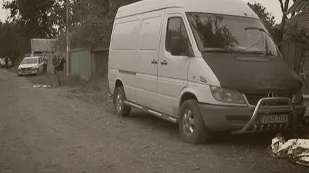 Drama unui bărbat din Vaslui. A murit zdrobit de un microbuz parcat VIDEO