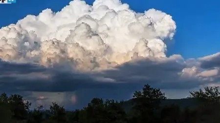 Norii care par să fiarbă. Fenomen meteo neobişnuit, imagini spectaculoase VIDEO