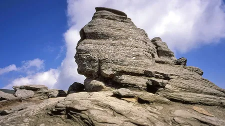 Statui cu DECEBAL, BUREBISTA ŞI ZAMOLXE, punct de atracţie turistic în Bucegii dâmboviţeni