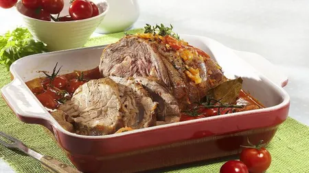 REŢETA ZILEI: Pulpă de porc cu rozmarin la cuptor