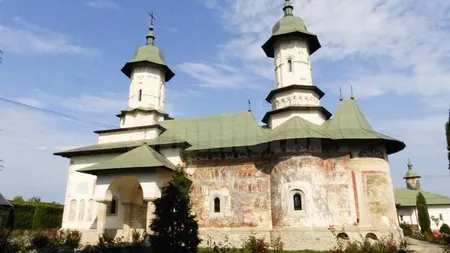 CĂLUGĂRUL INFRACTOR. L-a şantajat pe stareţ şi a sustras bani din conturile mânăstirii