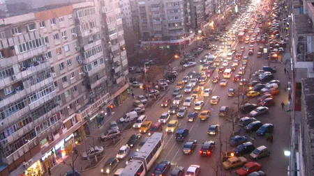 40% dintre locuitorii Capitalei circulă cu maşina. Află câţi folosesc autobuzul şi metroul