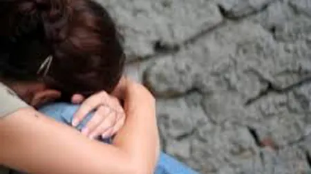 O tânără din Dolj, răpită şi violată de trei bărbaţi
