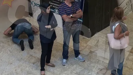 Un musulman s-a descălţat şi şi-a făcut rugăciunile în mall VIDEO ULUITOR