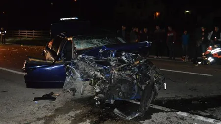 ACCIDENT în Vaslui. Patru persoane au fost rănite după ce un BMW a intrat într-un TIR