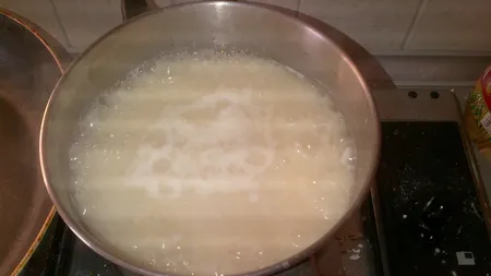 De ce să nu arunci apa în care fierbi orezul