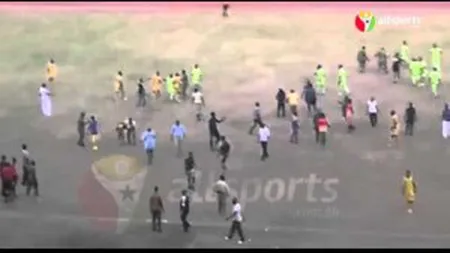 S-au dus la fotbal şi au văzut box. Bătaie epică între jucători, în Ghana VIDEO