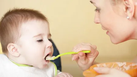 Cerealele din orez: Motivele pentru care să nu le dai bebeluşului tău