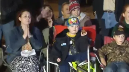 Moş Crăciun a venit în octombrie pentru un copil din Canada. MOTIVUL CUTREMURĂTOR VIDEO