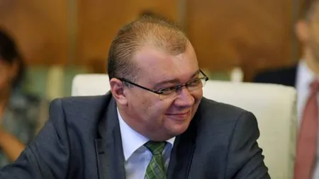 Dan Mihalache, surprins în timp ce pare că doarme la o întâlnire oficială. Reacţia consilierului prezidenţial