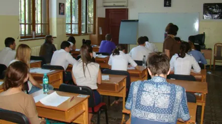 Studenţii şi elevii cer demiterea secretarului de stat care voia ca fetele să înveţe 