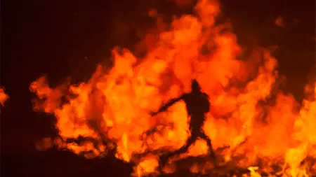 Un tânăr din Fundu Moldovei şi-a dat foc în fâneaţă după ce a fost părăsit de iubită