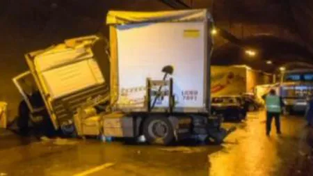 Accident pe autostrada Hemus din Bulgaria: Peste 50 de maşini implicate, cel puţin doi oameni au murit FOTO