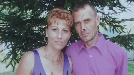 Femeia UCISĂ de soţul sinucigaş în Vaslui, condusă pe ULTIMUL DRUM. VIDEO