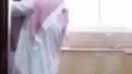 Şi-a filmat soţul când o înşela cu menajera, dar acum riscă un an de închisoare