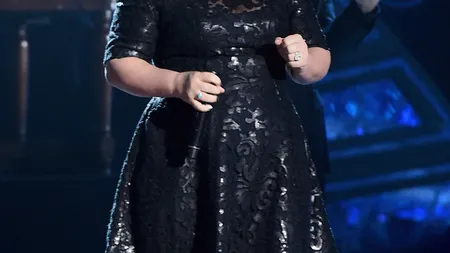 Kelly Clarkson va deveni mamă de băiat