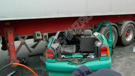 Accident mortal la intrarea în Buzău. Un autoturism s-a izbit violent de un tir VIDEO