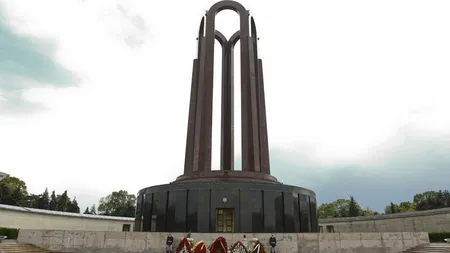 Lege adoptată de deputaţi: AMENZI uriaşe pentru stingerea flăcării de la Monumentul Ostaşului Necunoscut