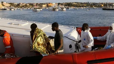 CRIZA IMIGRANŢILOR. Peste 900 de persoane salvate din Marea Mediterană într-o singură zi