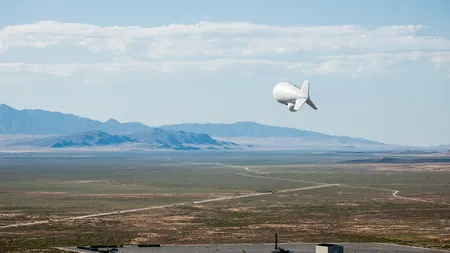 Un aerostat militar spion a zburat în derivă mai multe ore deasupra Statelor Unite
