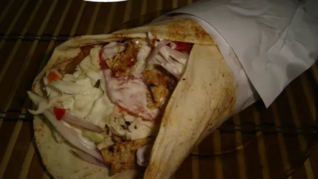 Ieşenii pot cumpăra shaorma şi mici de la Primărie