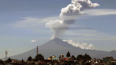 Vulcanul Popocatepetl a erupt