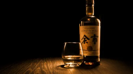 Cum se bea whisky! Uită de cele patru cuburi de gheaţă