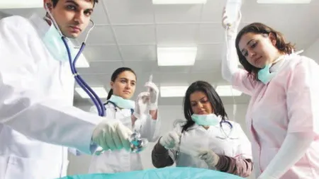 Circa 170 de studenţi medicinişti au simulat manevre chirurgicale, în cadrul unui proiect european