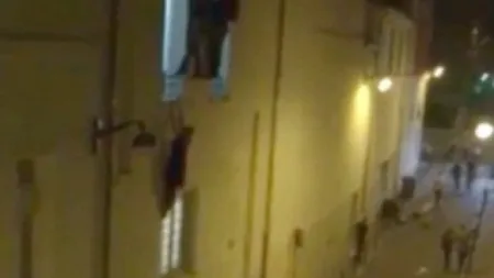 Femeia care s-a agăţat de ferestre ca să scape de măcelul din Bataclan. 