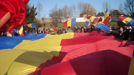 Sute de persoane, la deschiderea festivităţilor oficiale de la Alba Iulia dedicate Zilei Naţionale