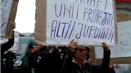 Inspectori ANAF, atacaţi cu pietre de comercianţii din Galaţi VIDEO