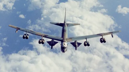 Două bombardiere americane au survolat Marea Chinei de Sud