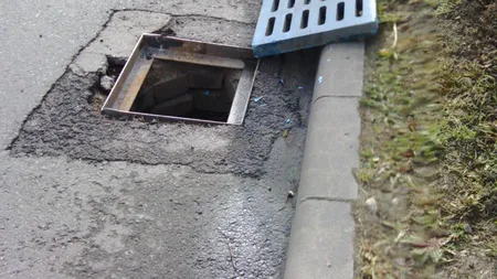INCIDENT la Mediaş. Un copil de şase ani a căzut într-un canal neacoperit, adânc de patru metri