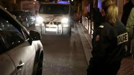 O vestă cu EXPLOZIBILI, găsită la periferia Parisului. Pare să-i fi aparţinut teroristului Salah Abdeslam