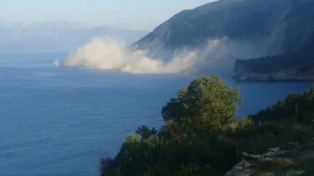 Cutremur devastator pe o insulă din Grecia. O plajă superbă a dispărut sub ochii turiştilor VIDEO