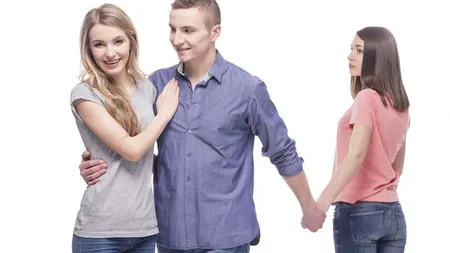 5 semne care arată că nu a uitat-o pe 